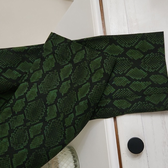 MICHAEL Kors Green Cropped Ankle Pants Snakeskin Dressy Career Office 10 Large - Picture 4 of 10